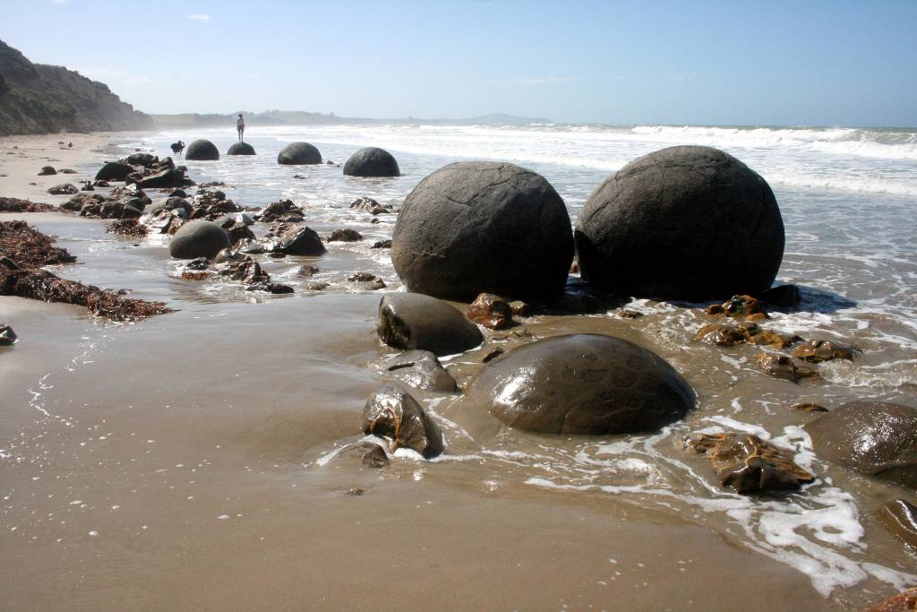New Zealand - Moeraki Boulders by Eli Duke (CC BY SA 2.0)